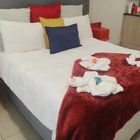 Atterbury Self Catering Studios พริทอเรีย ภายนอก รูปภาพ