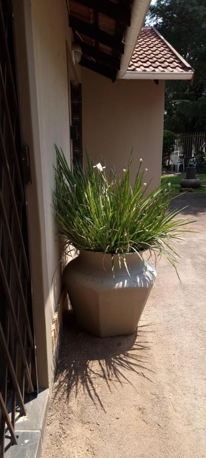 Atterbury Self Catering Studios พริทอเรีย ภายนอก รูปภาพ