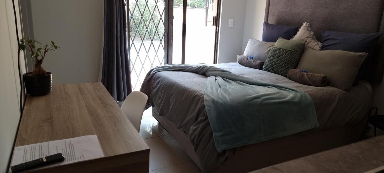 Atterbury Self Catering Studios พริทอเรีย ภายนอก รูปภาพ