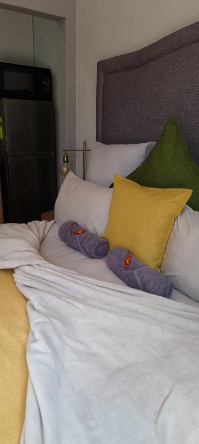 Atterbury Self Catering Studios พริทอเรีย ภายนอก รูปภาพ