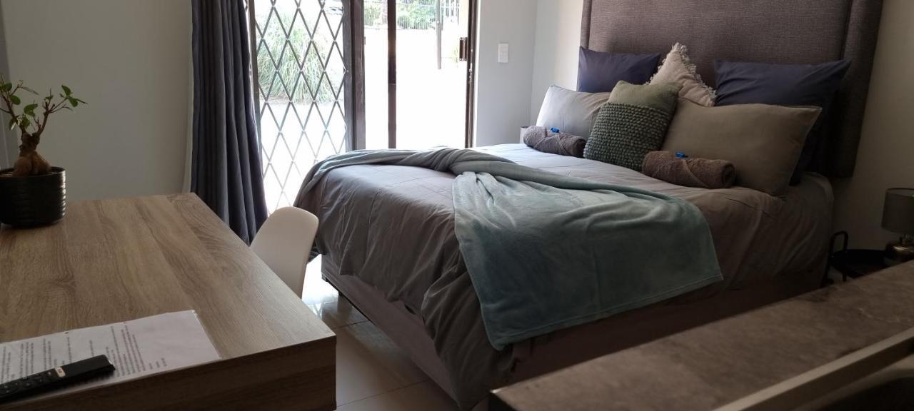 Atterbury Self Catering Studios พริทอเรีย ภายนอก รูปภาพ