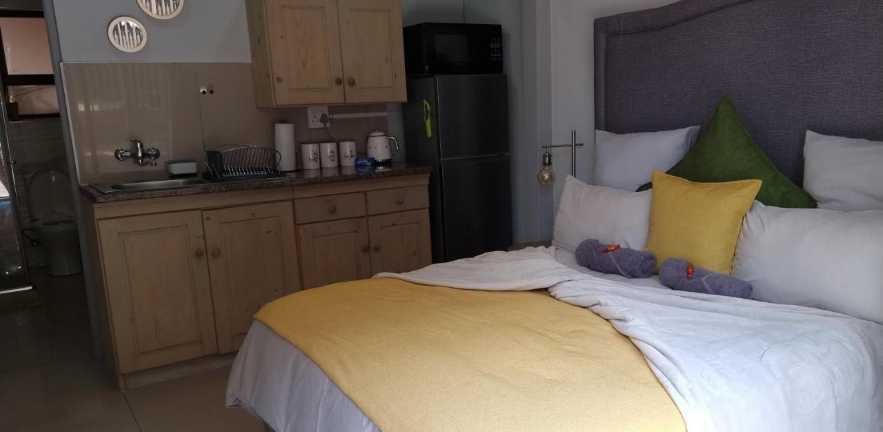 Atterbury Self Catering Studios พริทอเรีย ภายนอก รูปภาพ