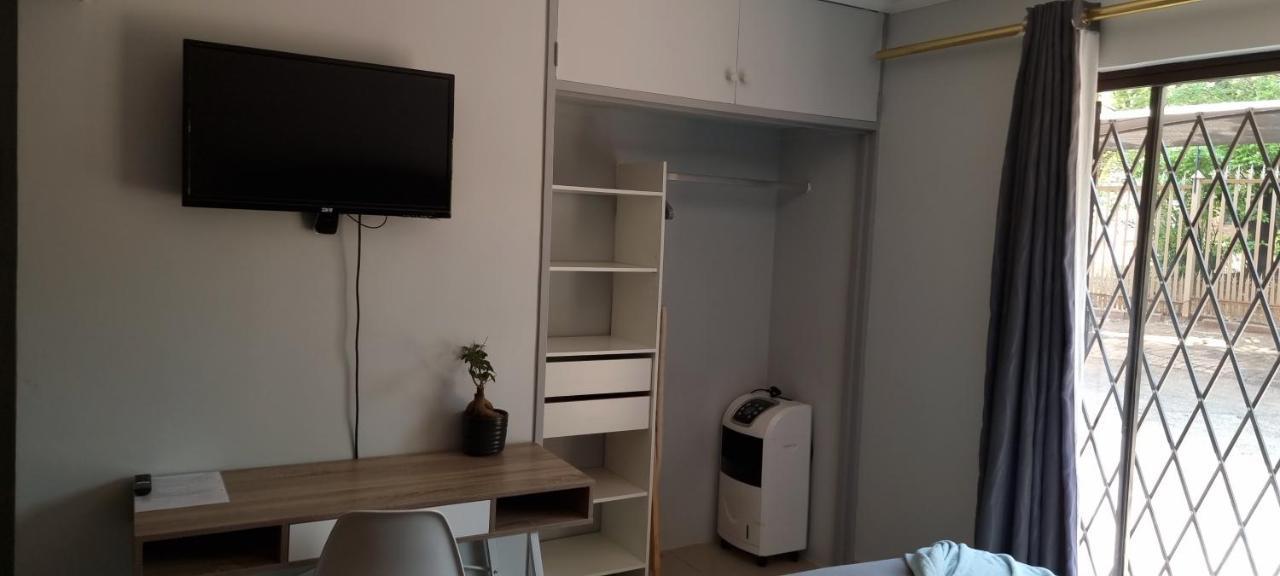 Atterbury Self Catering Studios พริทอเรีย ภายนอก รูปภาพ