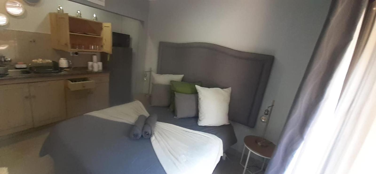 Atterbury Self Catering Studios พริทอเรีย ภายนอก รูปภาพ