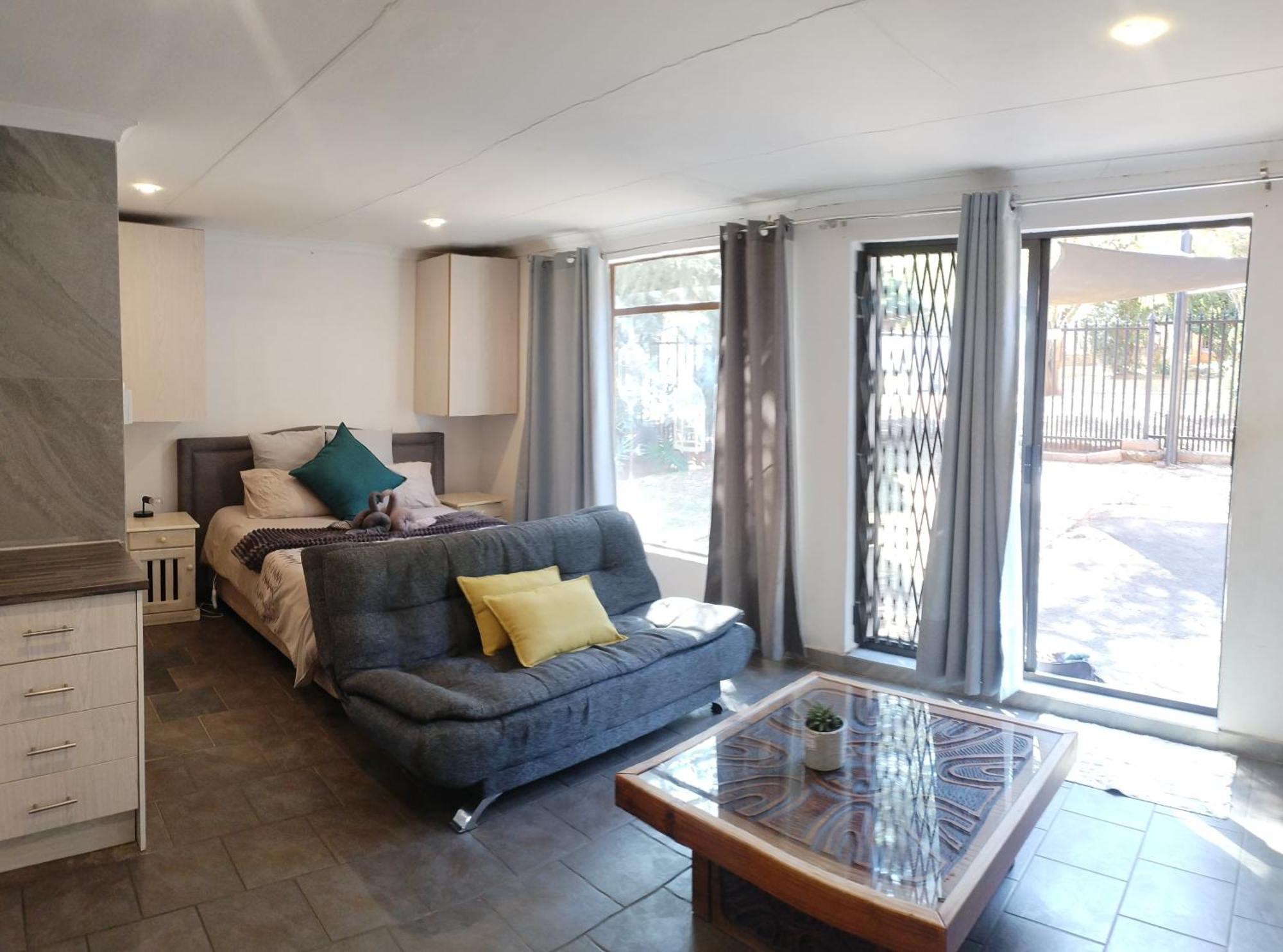 Atterbury Self Catering Studios พริทอเรีย ภายนอก รูปภาพ